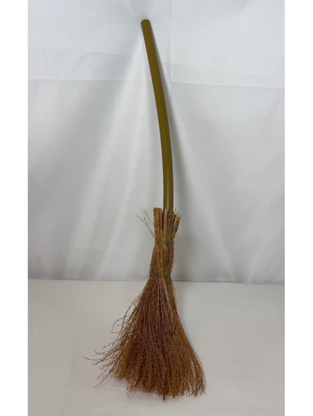 Small Halloween Decorative Natural Fiber Broom with Curved Plastic Handle
